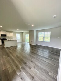 Building Photo - 154 Robinia Rd
