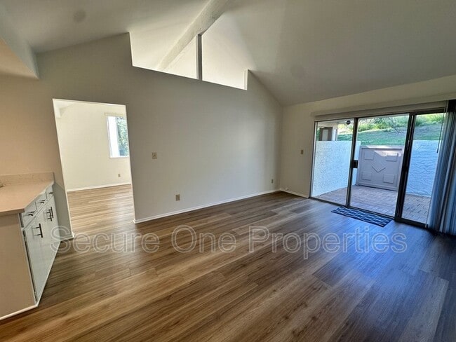 Building Photo - 10020 Larwin Ave