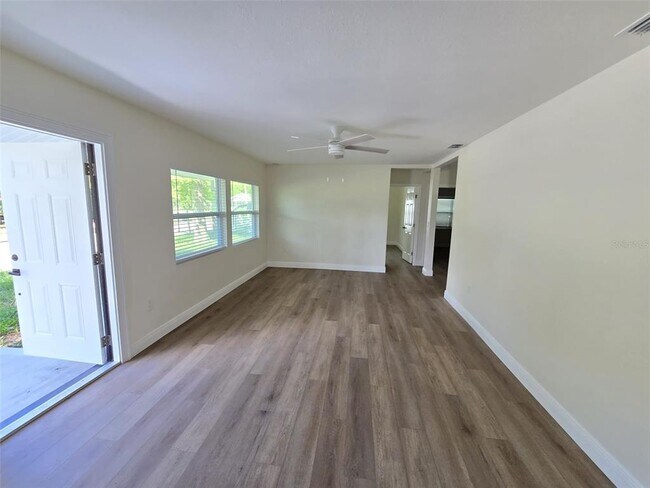 Building Photo - 416 W Ianthe St