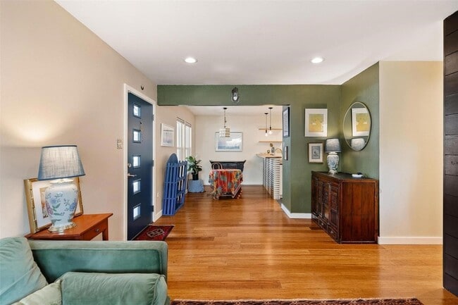 Building Photo - 9717 Hansford Dr