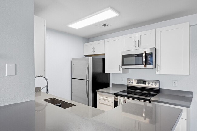 Building Photo - Charming 1BR Condo in Phoenix