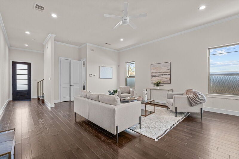 Building Photo - 600 Melba St