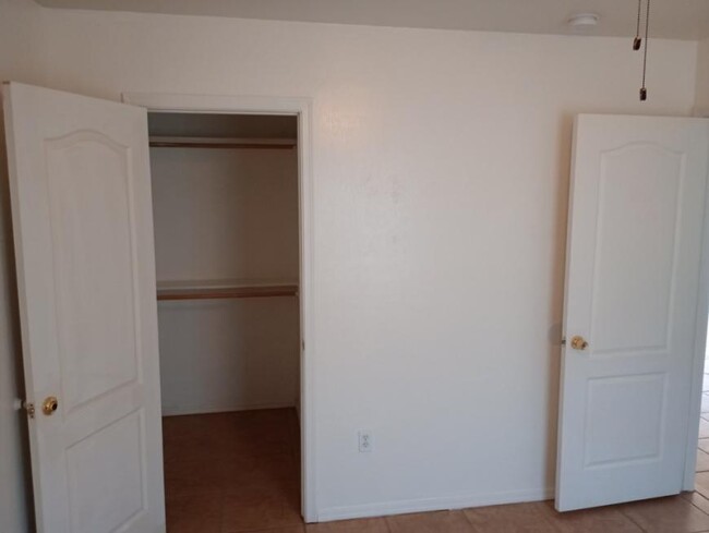 Building Photo - 2 bedroom in Eloy AZ 85131