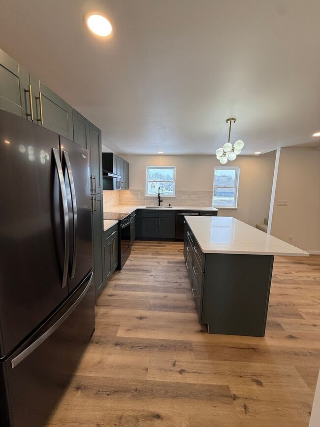 Building Photo - All new 3 bed / 2 bath home in wonderful West Salem neighborhood with garage!