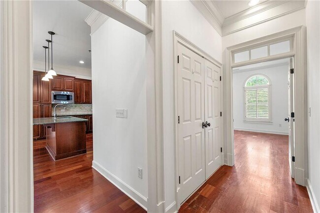 Building Photo - 15 Buford Village Walk