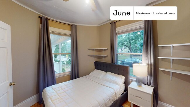 Primary Photo - Private bedroom in 6 bed/2 bath Home