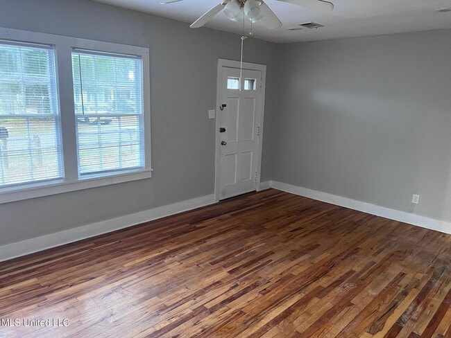 Building Photo - 2700 Pine Ave