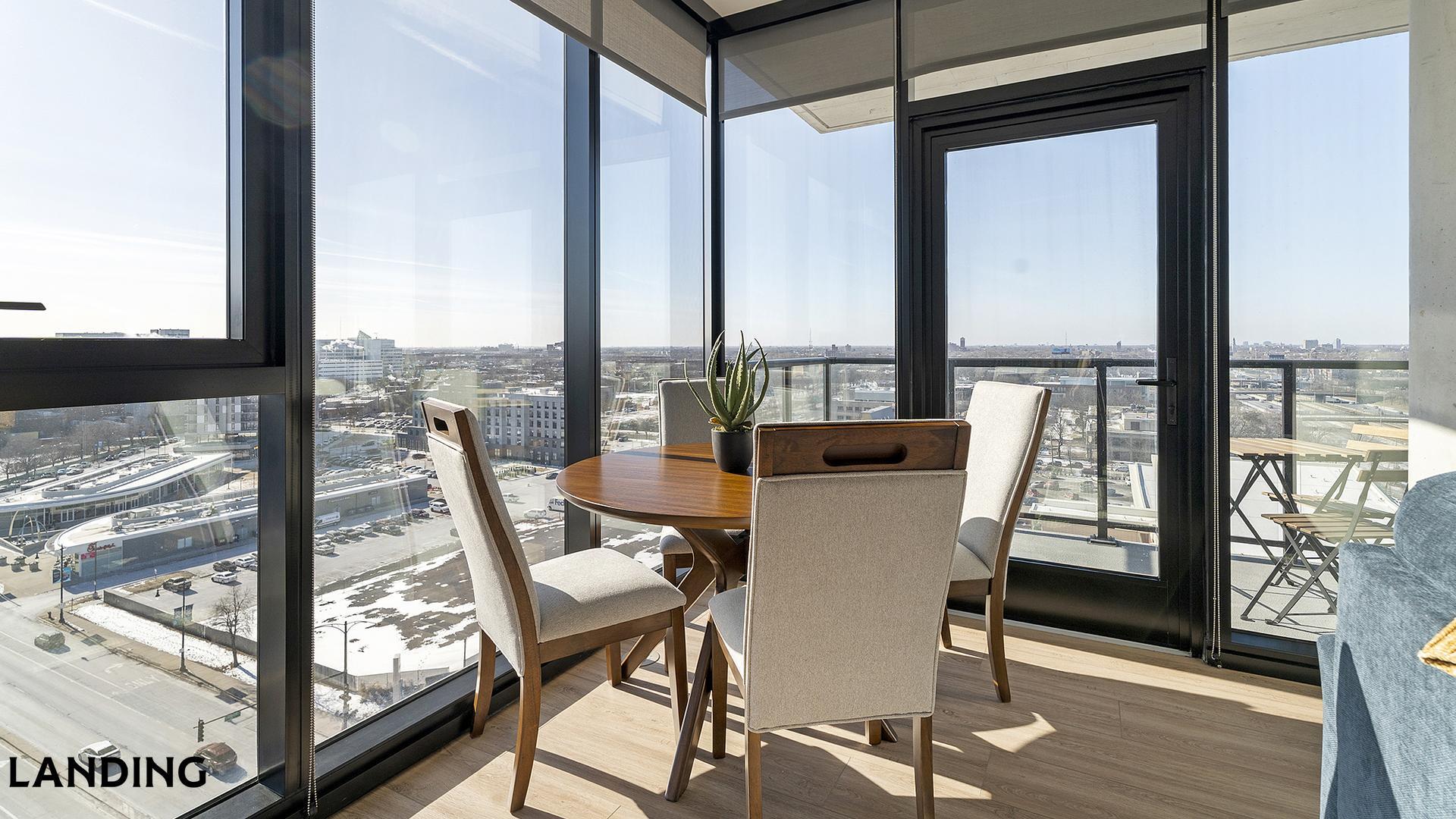 Building Photo - 513 S Damen Ave