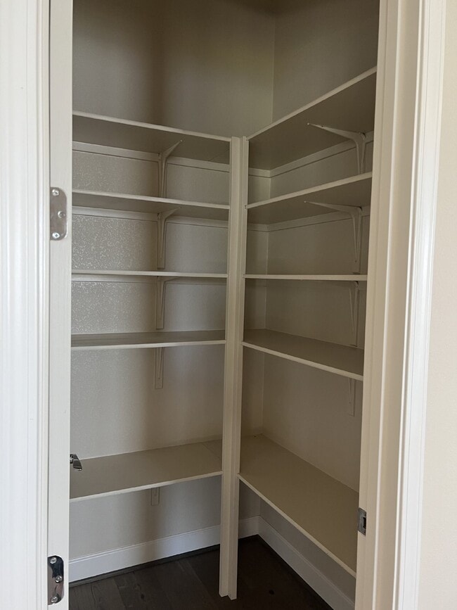 Building Photo - Stunning 4-Bed Lake View Home with Hardwood Floors