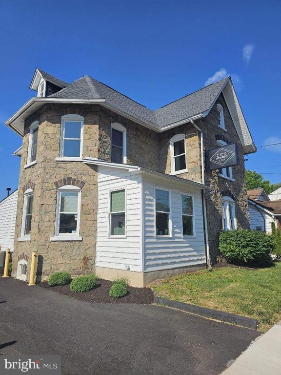 Building Photo - 1204 Juniper St