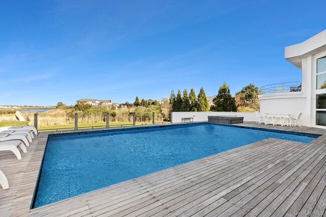 Building Photo - 3 Old Meadow Bend