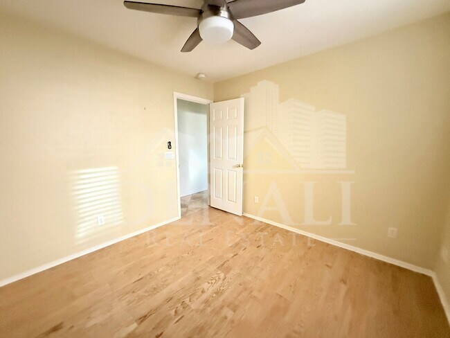 Building Photo - 1845 E Aloe Pl