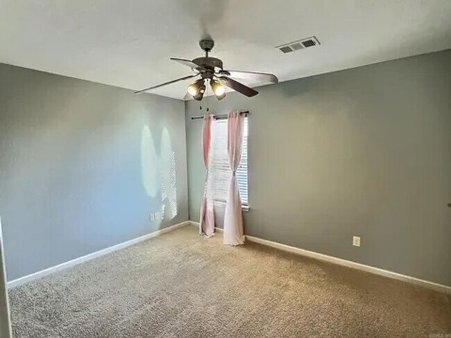 Building Photo - Great 3 Bedroom 2.5 Bathroom Cabot House