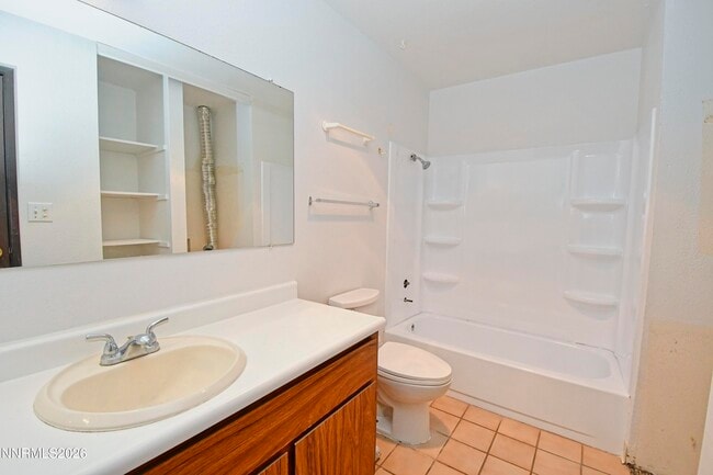 Building Photo - 400 S Saliman Rd