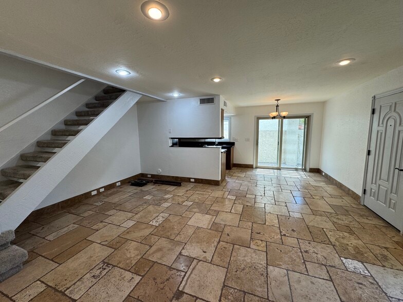 Building Photo - 1802 E Frier Dr