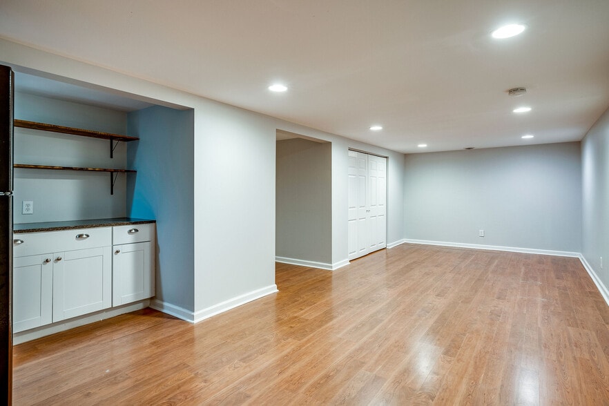 basement living room - 539 Northcrest Dr