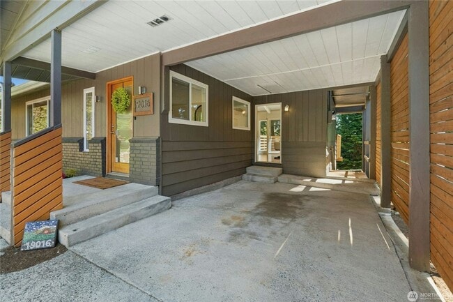 Building Photo - Spacious Richmond Highlands Retreat with Modern Updates & Flexible Living