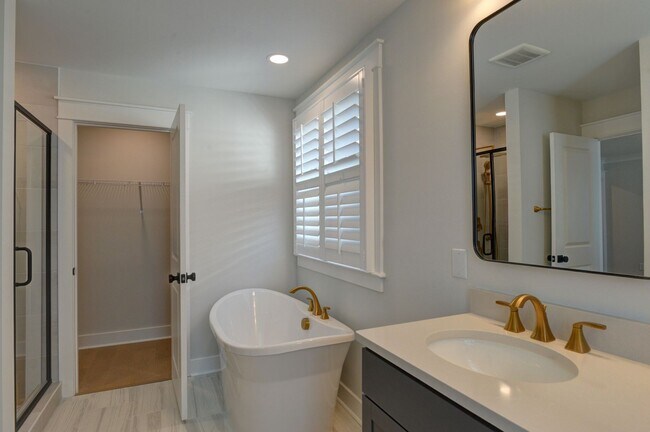 Building Photo - 4 Bedroom 3.5 Bath House in Twin Lakes - J...