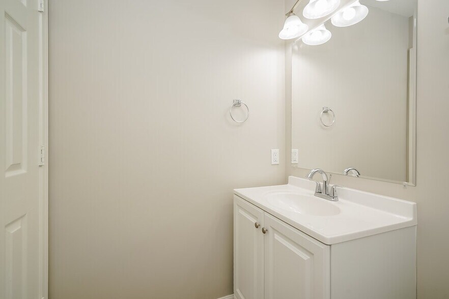 Building Photo - 4629 Plowman Dr