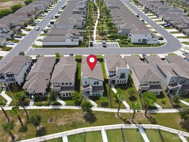 Building Photo - 27 Yale Ave