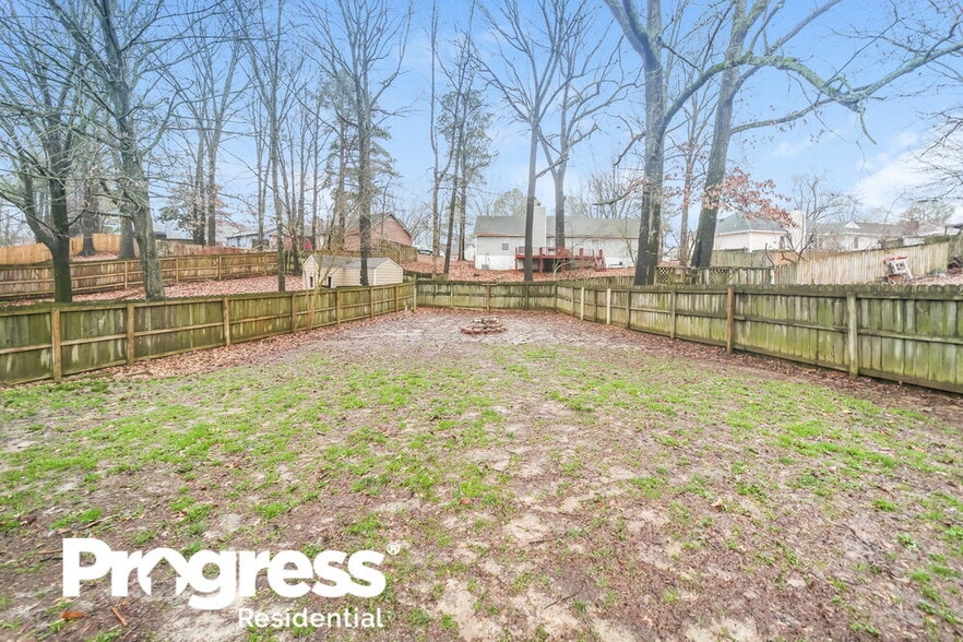 Building Photo - 5689 Riverhead Ave