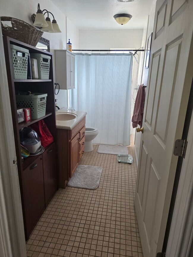 Building Photo - 1004 W Yucca Ave