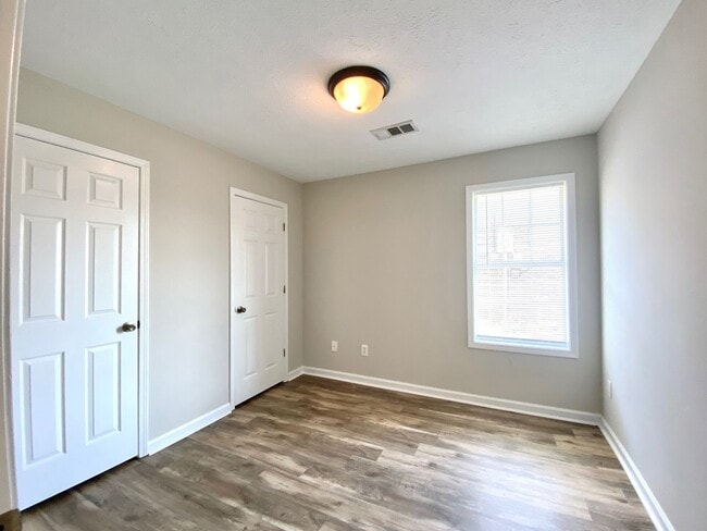 Building Photo - Single Family Home