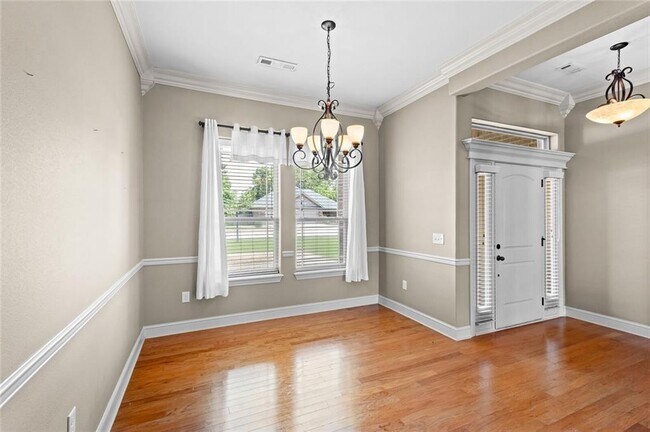 Building Photo - 1604 W Stratton Dr
