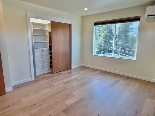 Building Photo - Luxury Sunset Hill Townhome w/ Water View! Available Now!