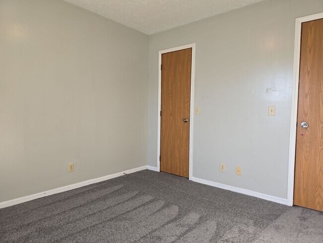 Building Photo - Comfort Meets Convenience in Woodburn
