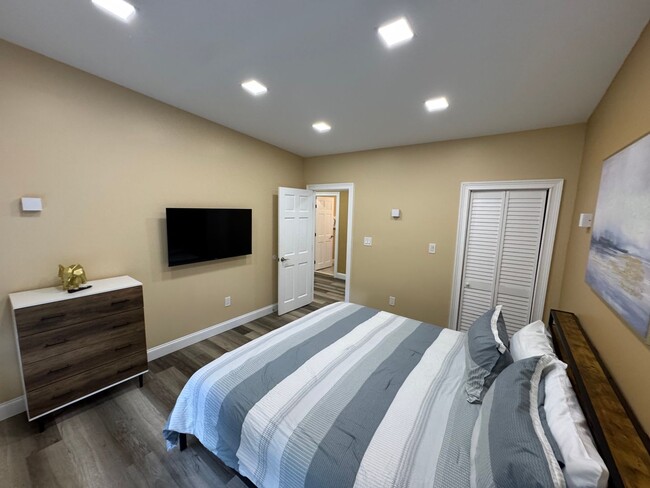 Building Photo - MOVE IN READY!!!!