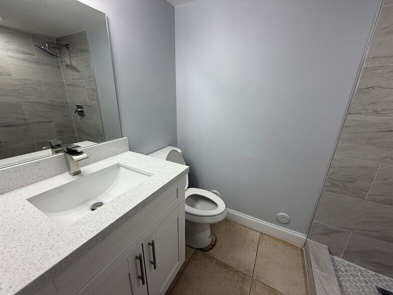 Building Photo - 5760 Rock Island Rd