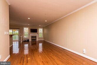 Building Photo - 3233 Meadow View Cir