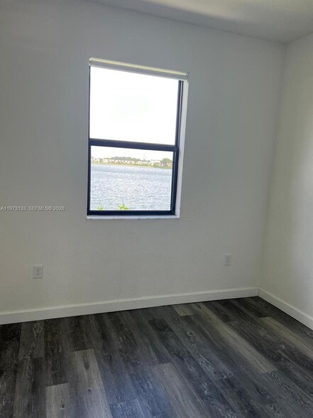 Building Photo - 20564 NE 5th Pl