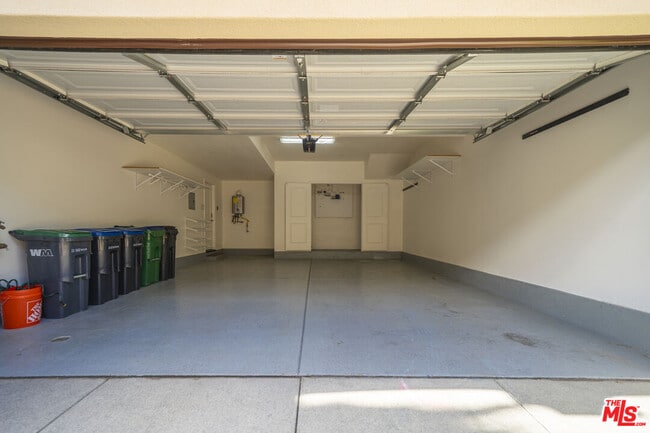 Building Photo - 73 City Stroll