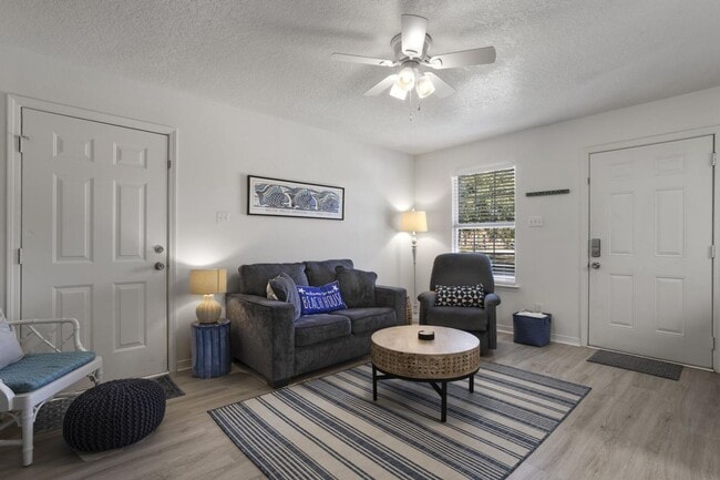 Building Photo - Gulfport Duplex