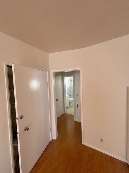 Building Photo - 924 N Ogden Dr