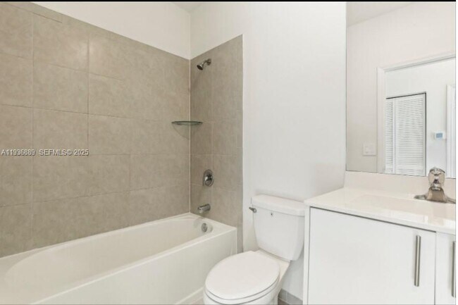 Building Photo - 2645 SE 17th St