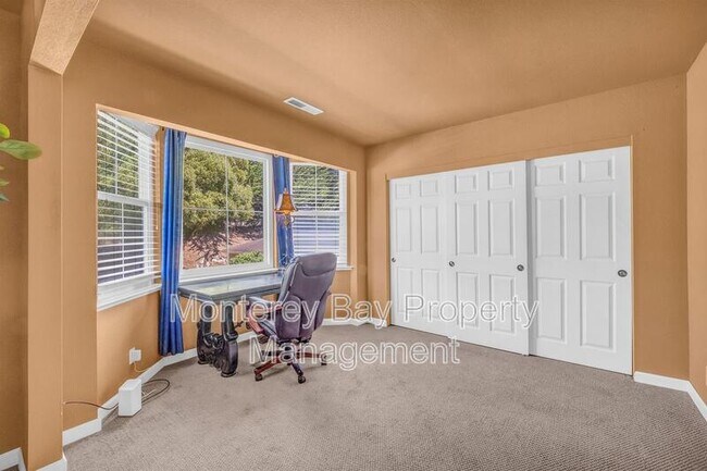 Building Photo - 98 Glen Lake Dr
