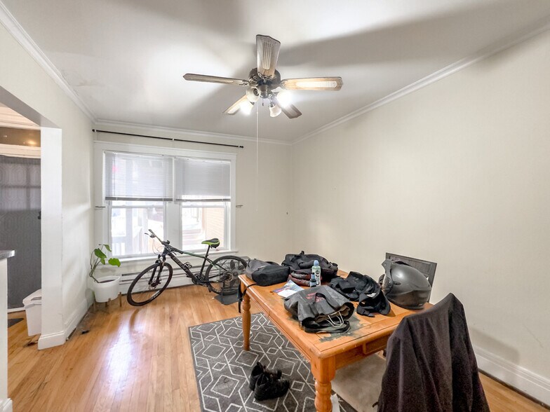 Building Photo - 935 Judson Ave