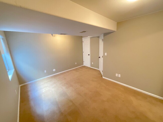 Building Photo - 7168 Prairie Wind Dr