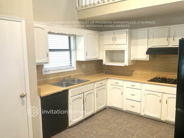 Building Photo - 4745 N View Rd NW