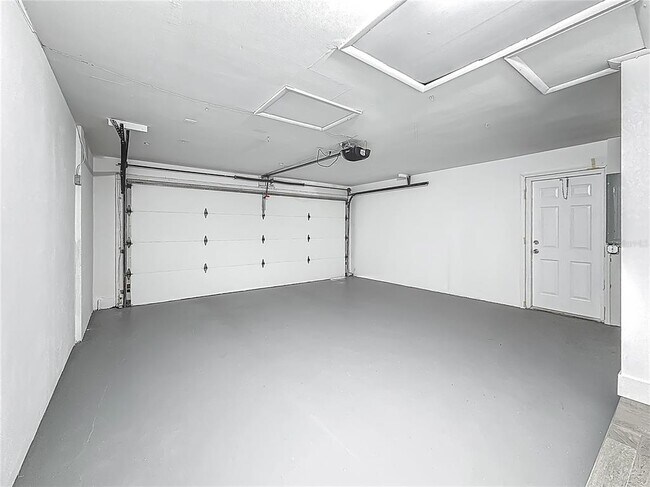 Building Photo - 1469 S Hillcrest Ave