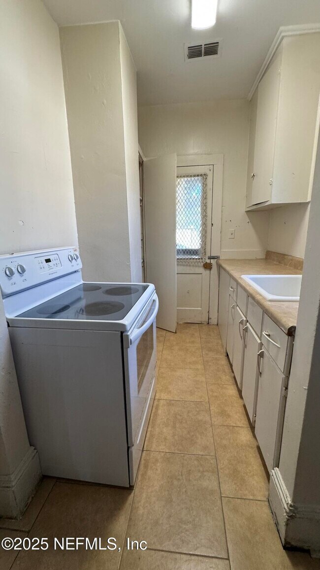 Building Photo - 45 W 22nd St