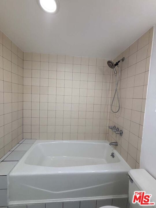 Building Photo - 915 Broadway St