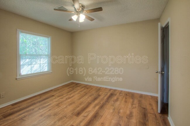 Building Photo - 230 E Zion St