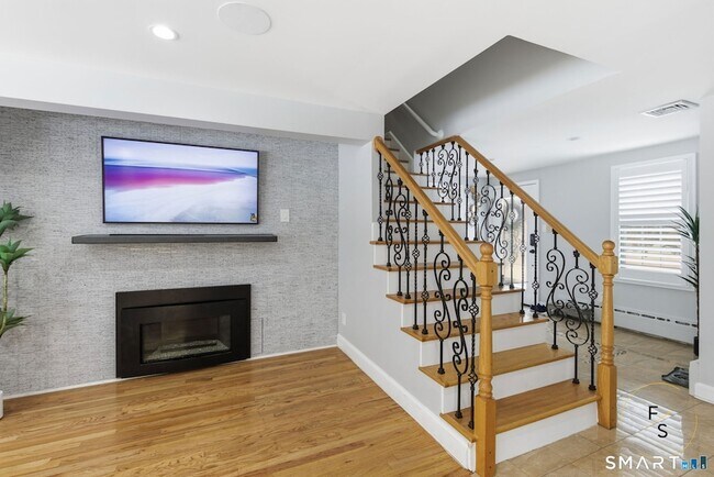 Building Photo - 508 Highland St