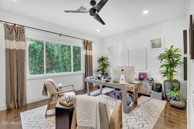 Building Photo - 3507 North 39th Pl