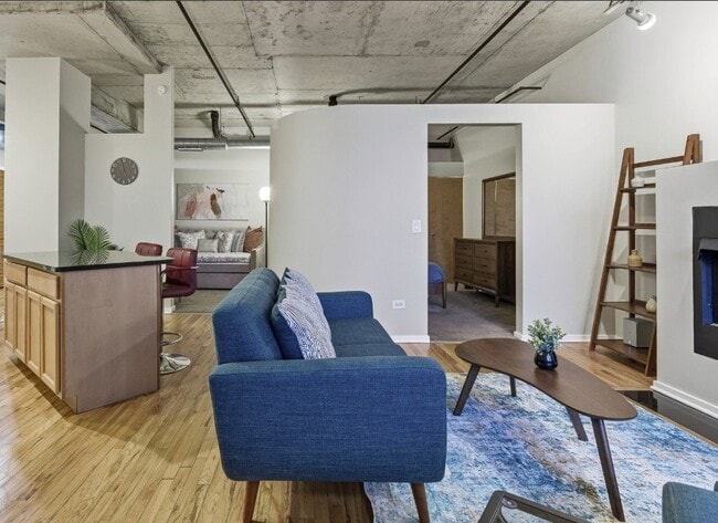 Building Photo - 6 S Laflin St