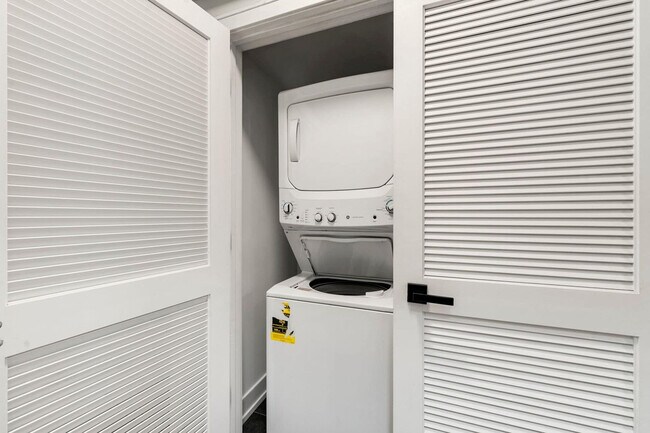 Building Photo - 2207 W 18th St